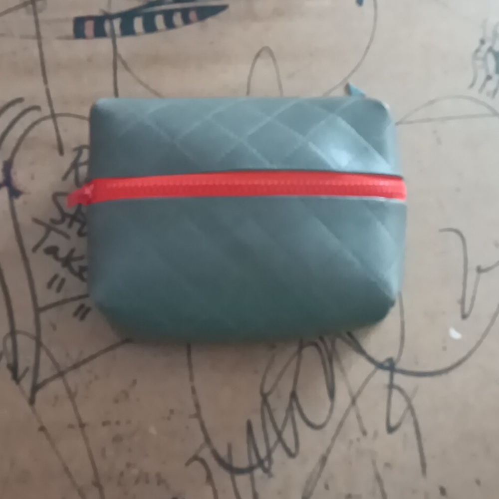 Cube mini makeup bag